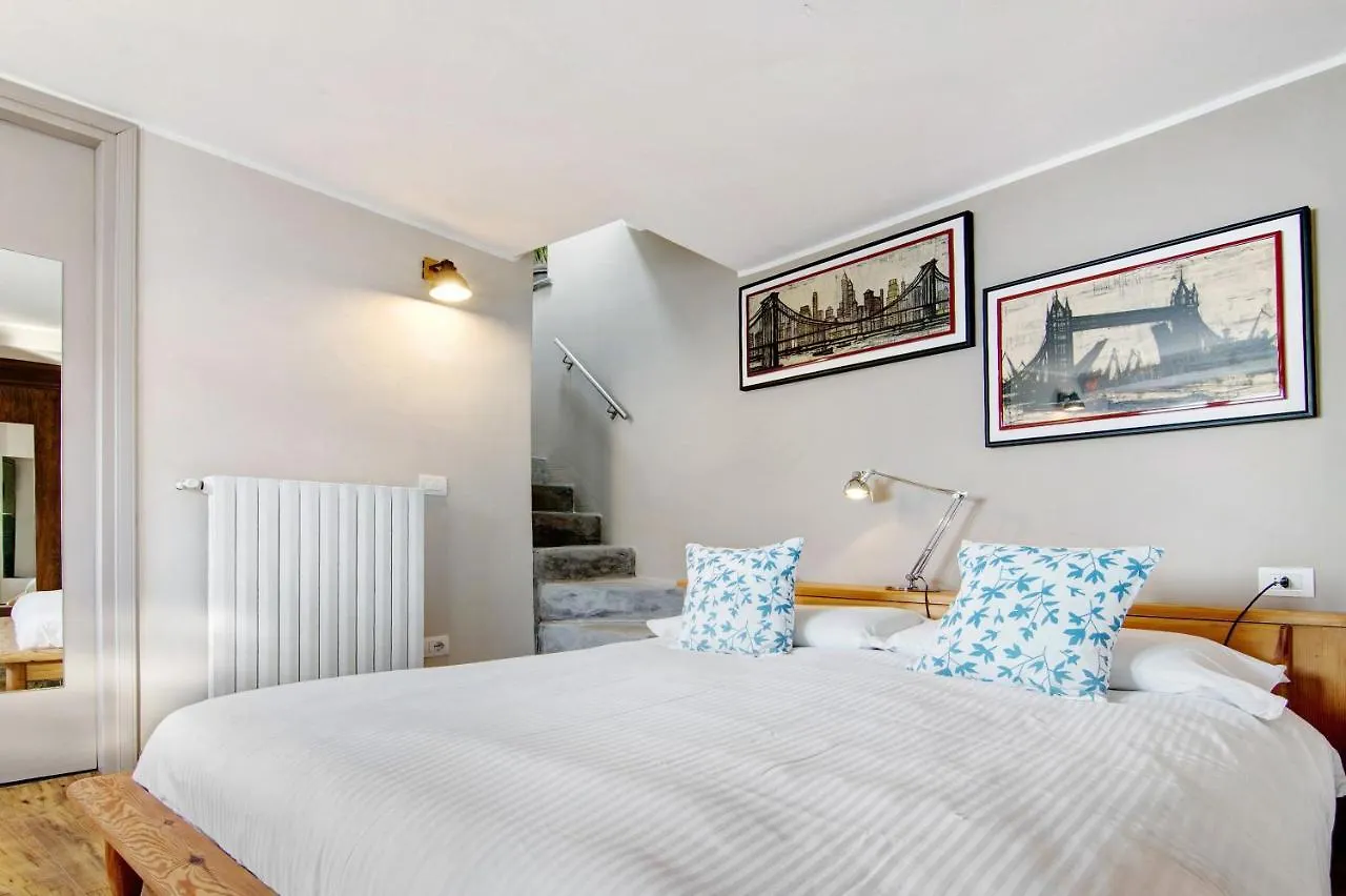 Renovated Barn Of The Year 1500 Apartment Moltrasio 0*,