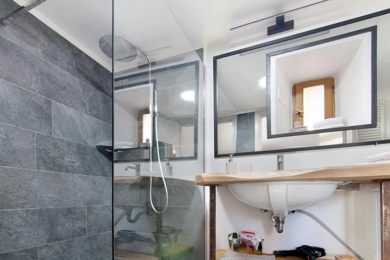 Renovated Barn Of The Year 1500 Apartment Moltrasio