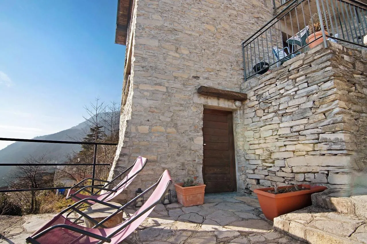 Renovated Barn Of The Year 1500 Apartment Moltrasio