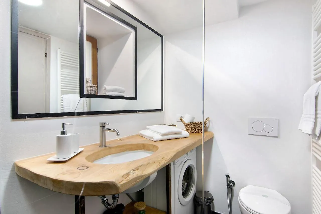 Renovated Barn Of The Year 1500 Apartment Moltrasio